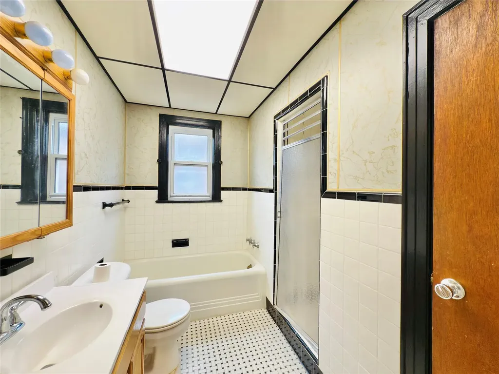 1817 Lurting Avenue Bronx NY 10461