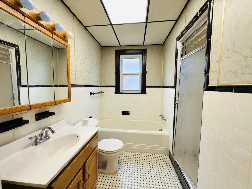 1817 Lurting Avenue Bronx NY 10461