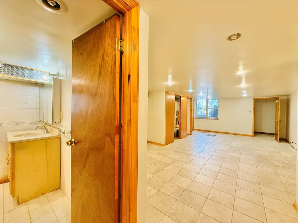1817 Lurting Avenue Bronx NY 10461