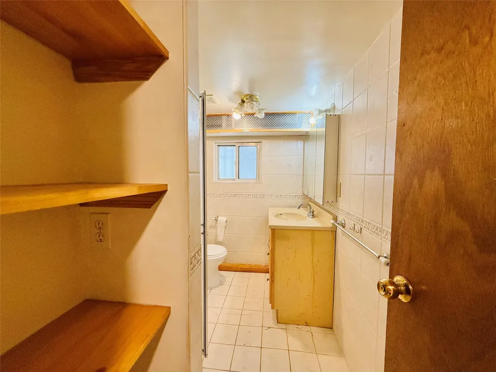 1817 Lurting Avenue Bronx NY 10461