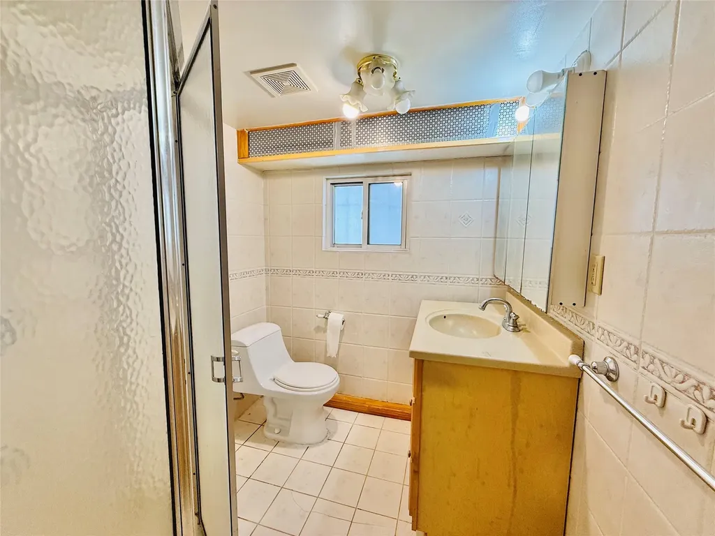 1817 Lurting Avenue Bronx NY 10461