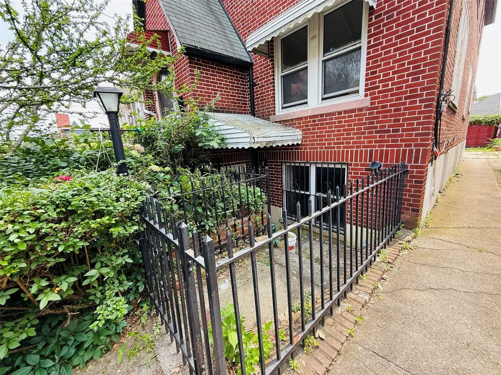 1817 Lurting Avenue Bronx NY 10461