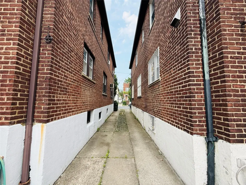 1817 Lurting Avenue Bronx NY 10461