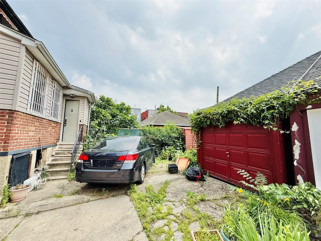1817 Lurting Avenue Bronx NY 10461