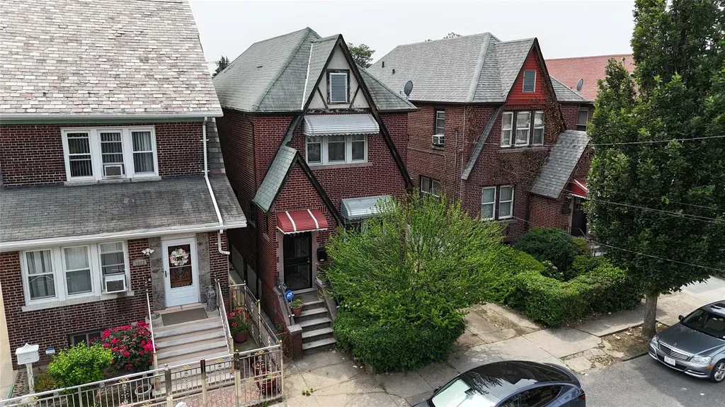 1817 Lurting Avenue Bronx NY 10461