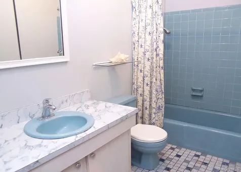 4 Donald Street Bayville NY 11709