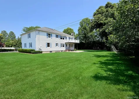 4 Donald Street Bayville NY 11709