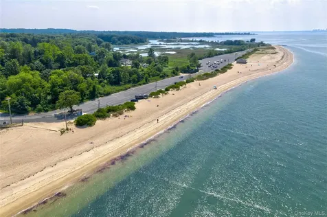 4 Donald Street Bayville NY 11709