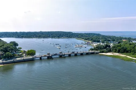 4 Donald Street Bayville NY 11709