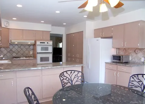 4 Donald Street Bayville NY 11709