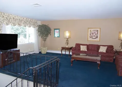 4 Donald Street Bayville NY 11709