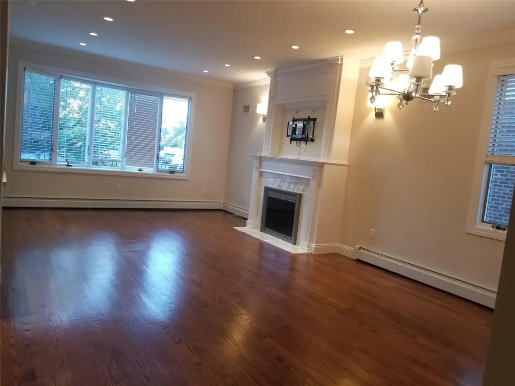 45-44 E 189 Street Flushing NY 11358
