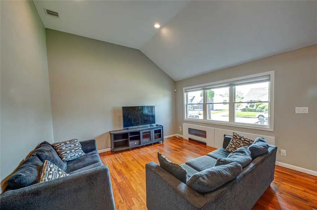 17 Abbott Street West Babylon NY 11704
