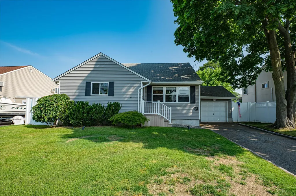 17 Abbott Street West Babylon NY 11704