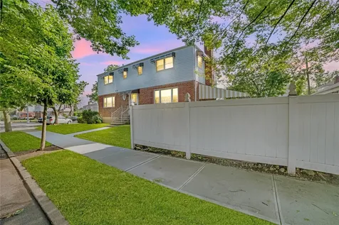 7636 250th Street Bellerose NY 11426