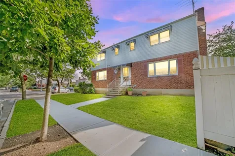 7636 250th Street Bellerose NY 11426