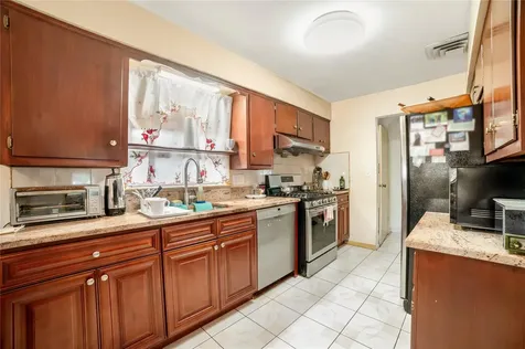 7636 250th Street Bellerose NY 11426