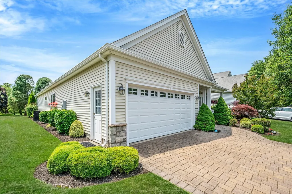 44 Louden Loop Mount Sinai NY 11766