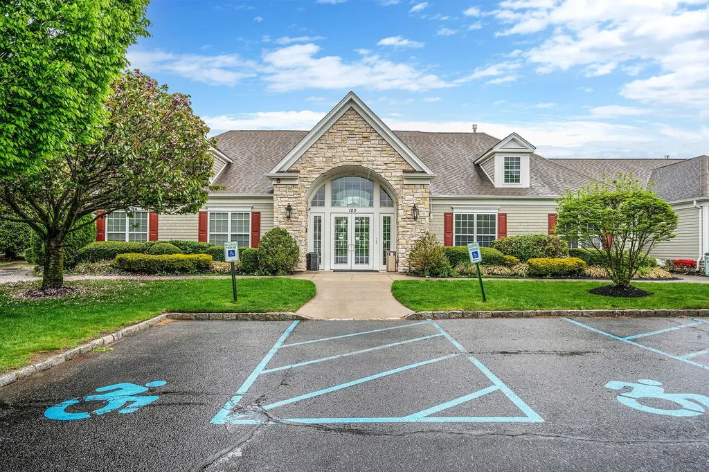 44 Louden Loop Mount Sinai NY 11766