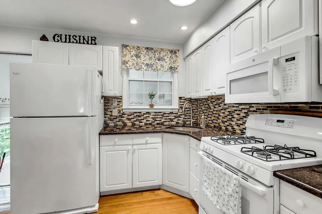 15 Robbins Avenue Islip NY 11751