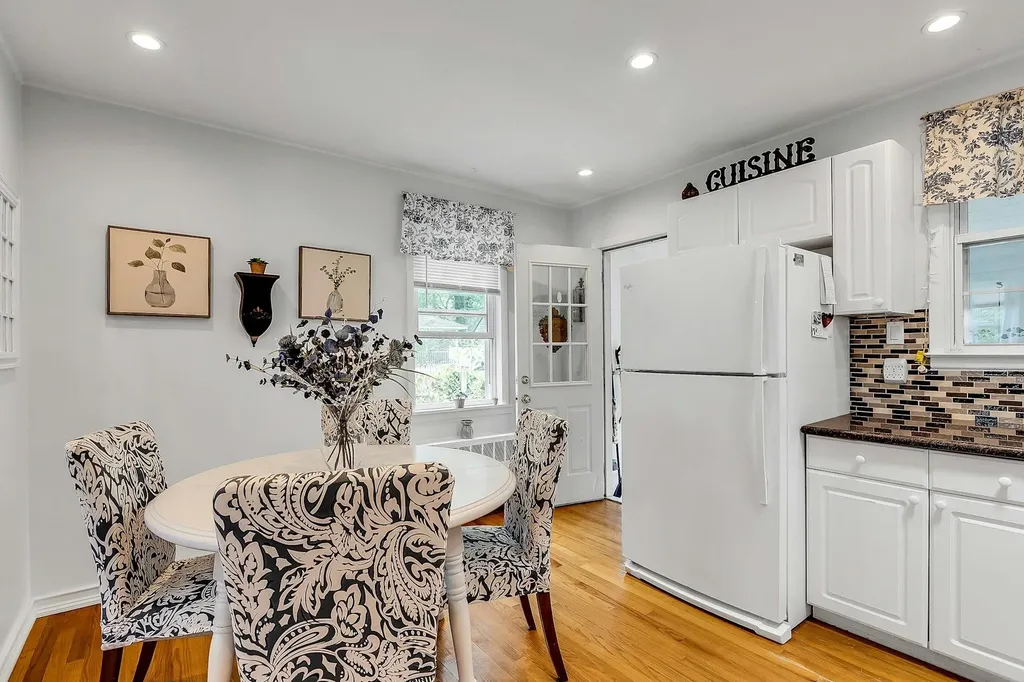 15 Robbins Avenue Islip NY 11751