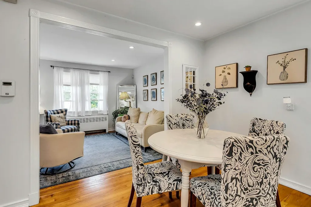 15 Robbins Avenue Islip NY 11751