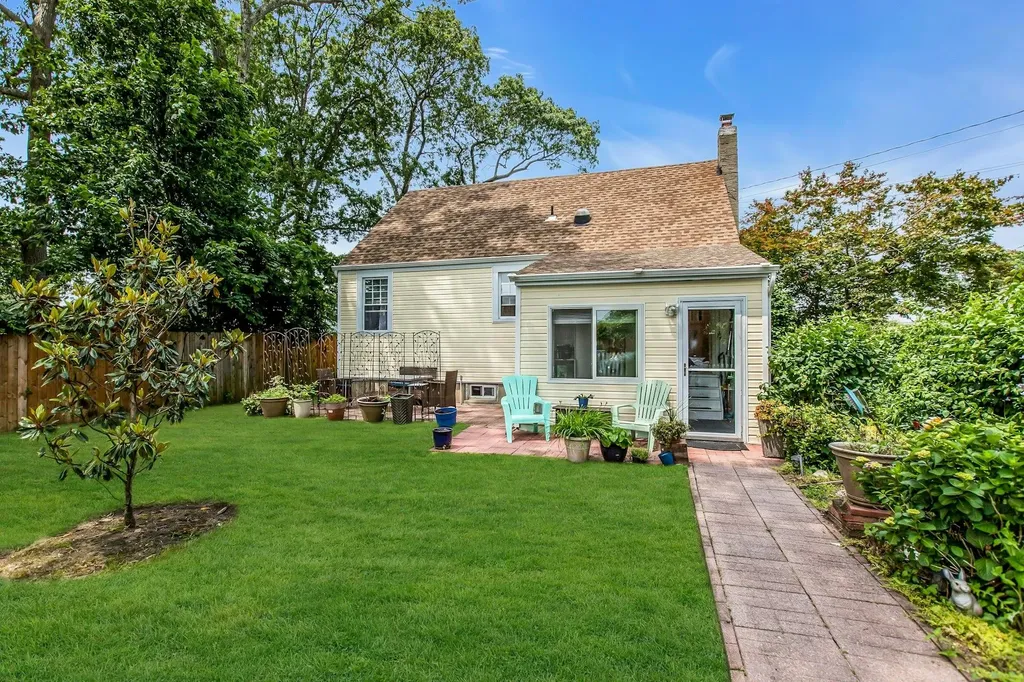 15 Robbins Avenue Islip NY 11751