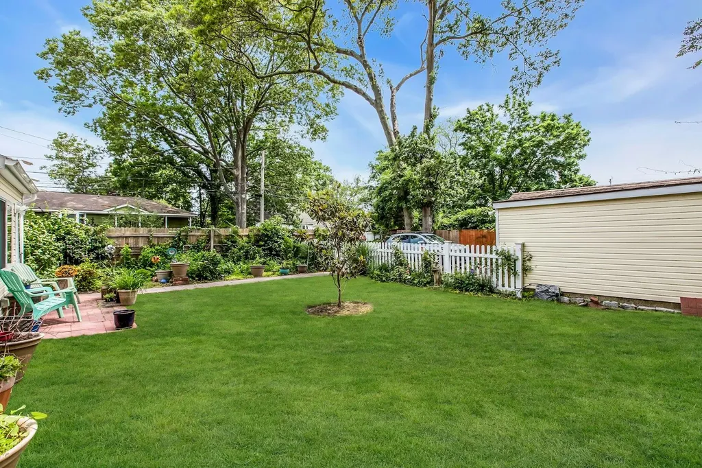 15 Robbins Avenue Islip NY 11751