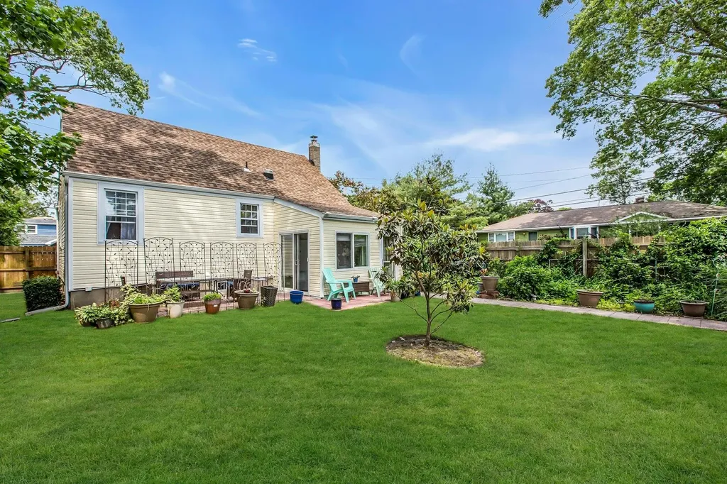 15 Robbins Avenue Islip NY 11751