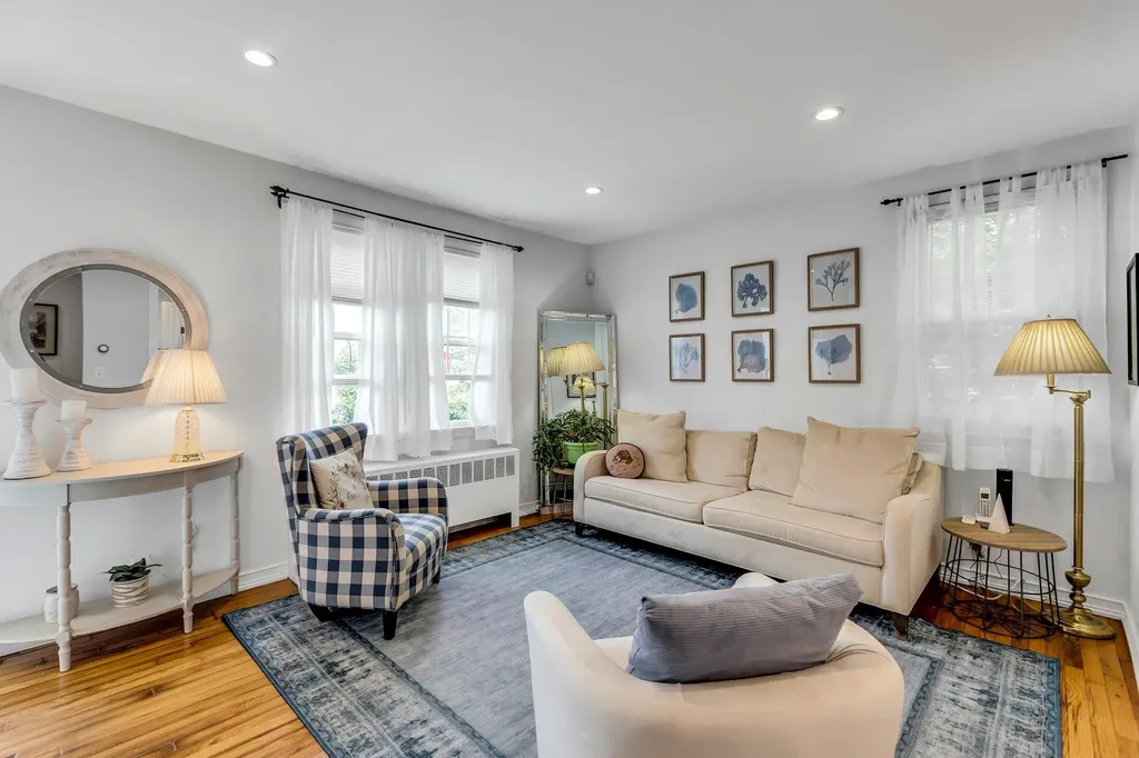 15 Robbins Avenue Islip NY 11751