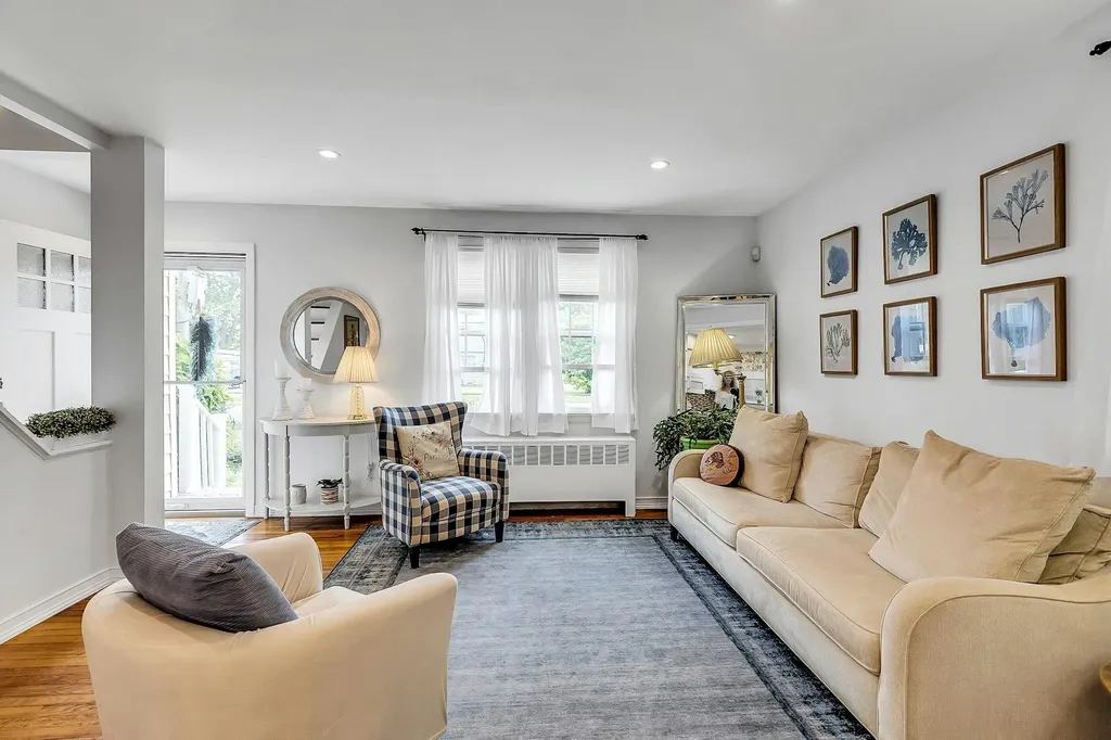 15 Robbins Avenue Islip NY 11751