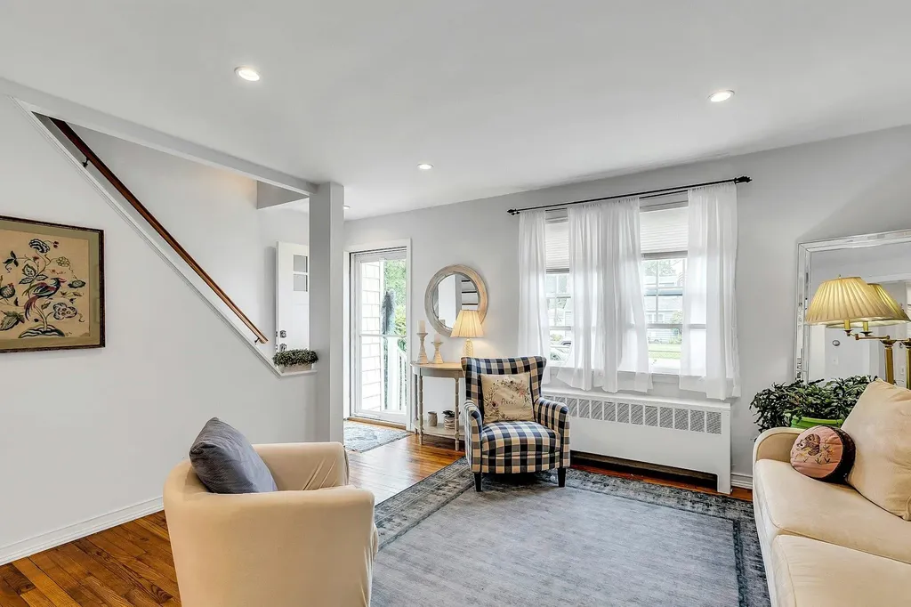 15 Robbins Avenue Islip NY 11751