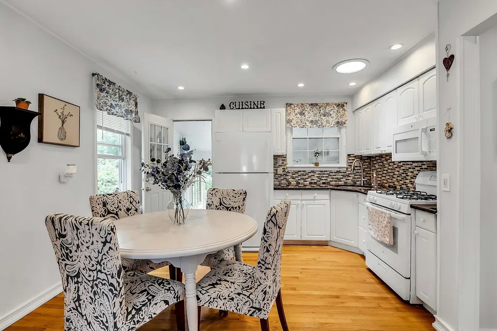 15 Robbins Avenue Islip NY 11751
