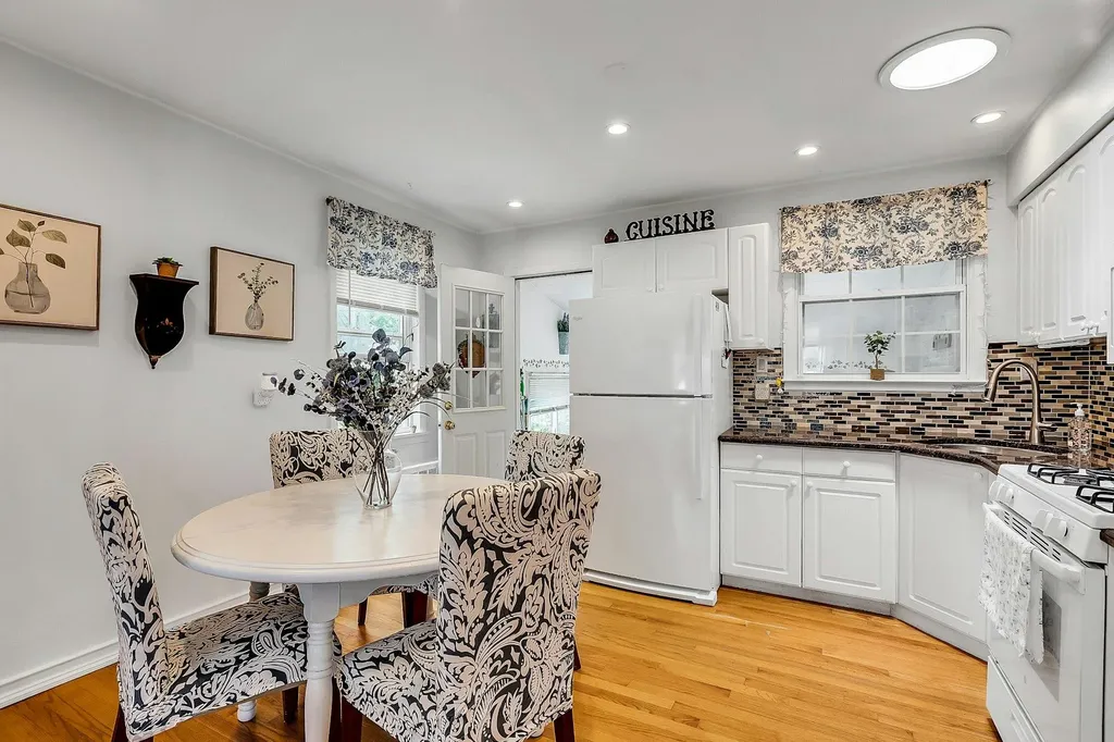15 Robbins Avenue Islip NY 11751