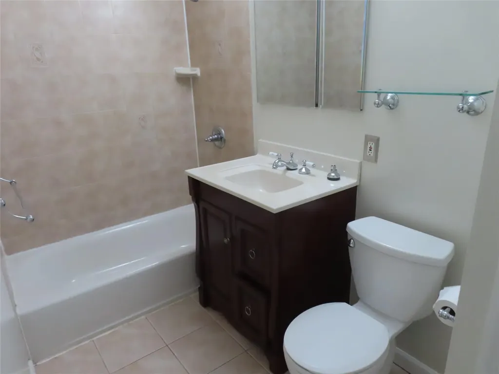 103 Mariners Way Copiague NY 11726