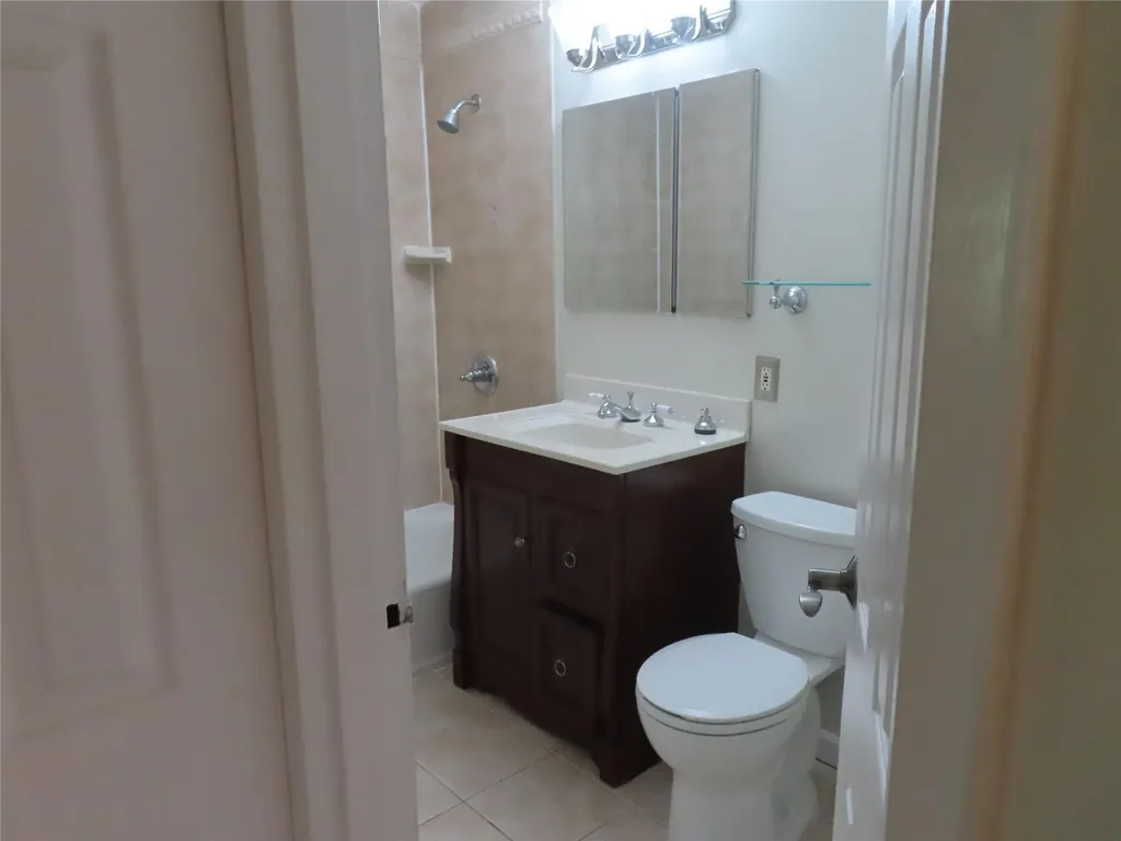 103 Mariners Way Copiague NY 11726