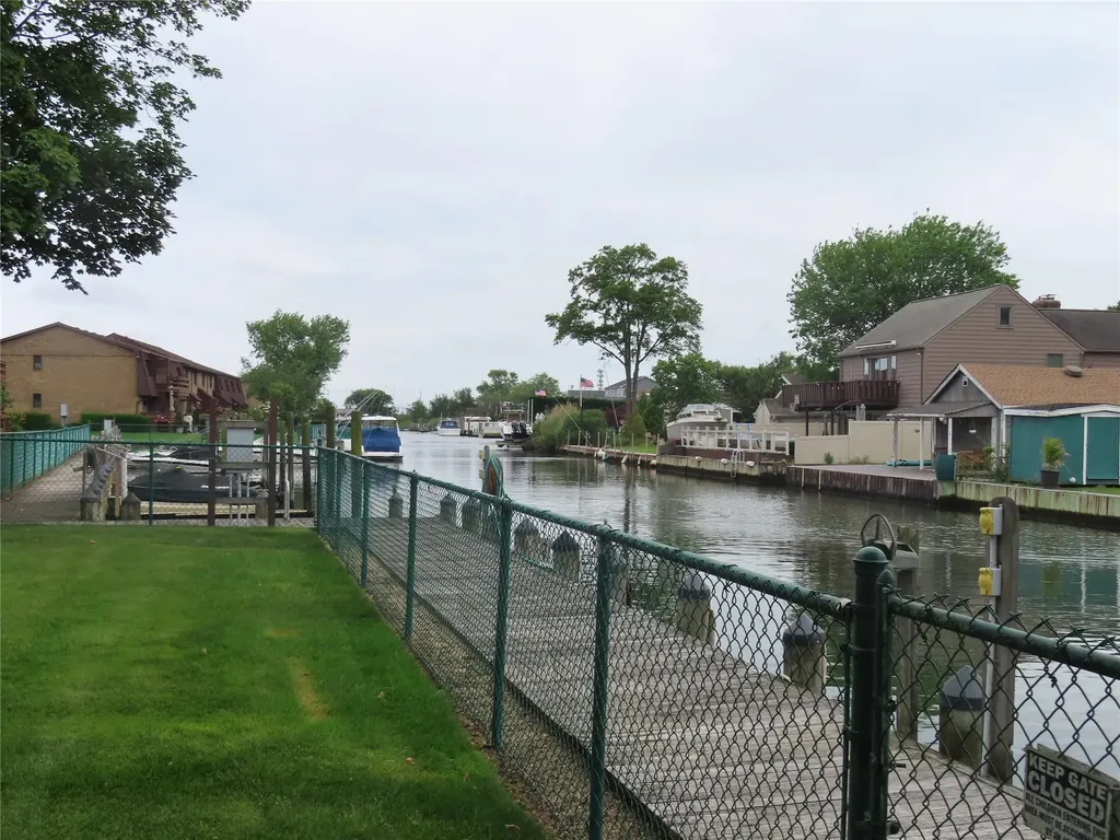 103 Mariners Way Copiague NY 11726
