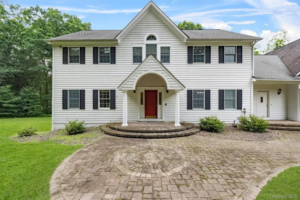 16 Apple Summit Lane Lagrangeville NY 12540