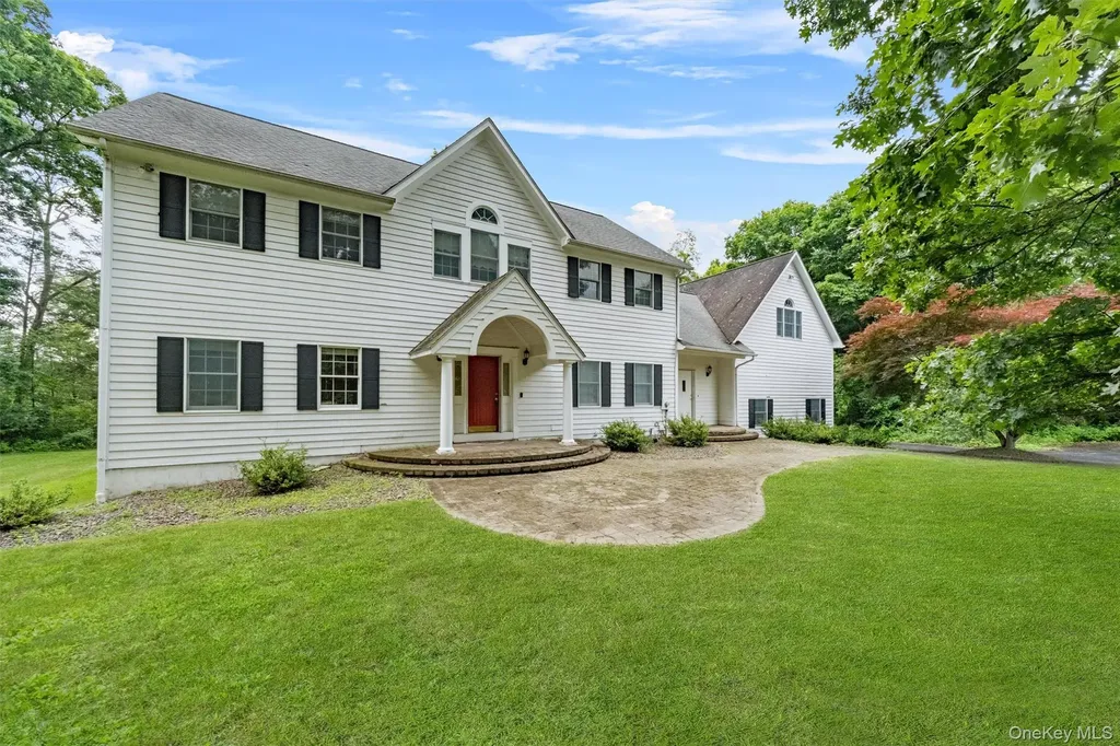 16 Apple Summit Lane Lagrangeville NY 12540