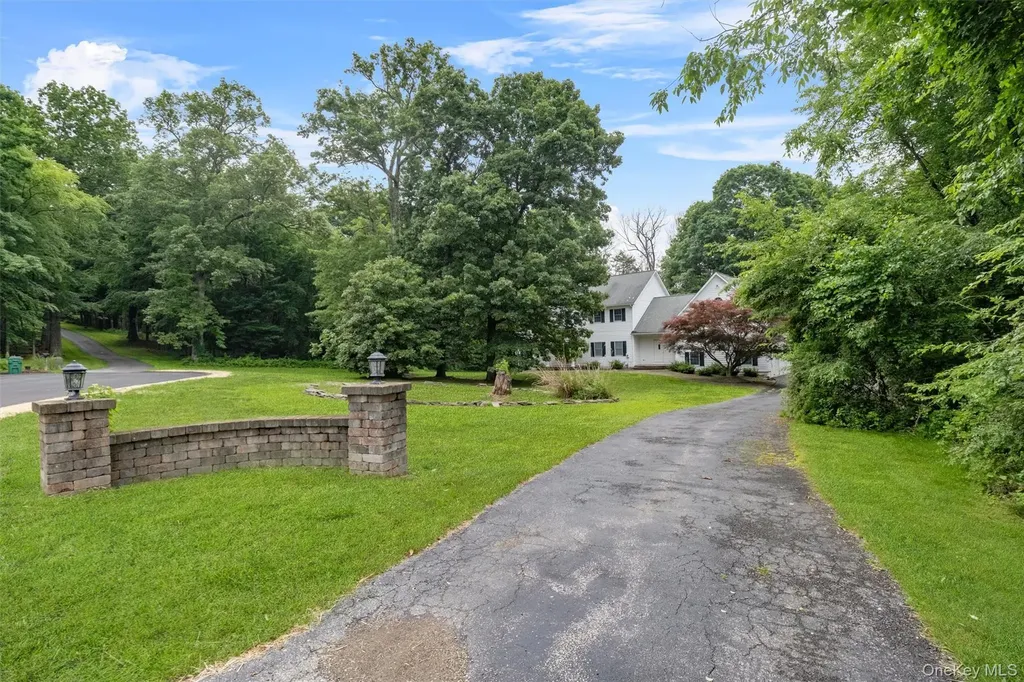 16 Apple Summit Lane Lagrangeville NY 12540
