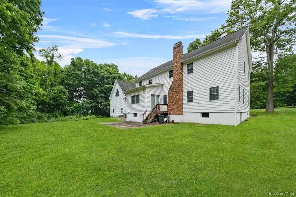16 Apple Summit Lane Lagrangeville NY 12540