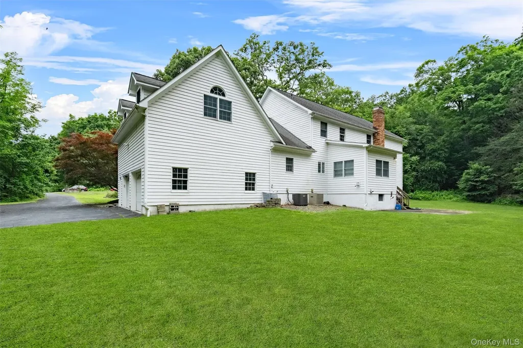 16 Apple Summit Lane Lagrangeville NY 12540