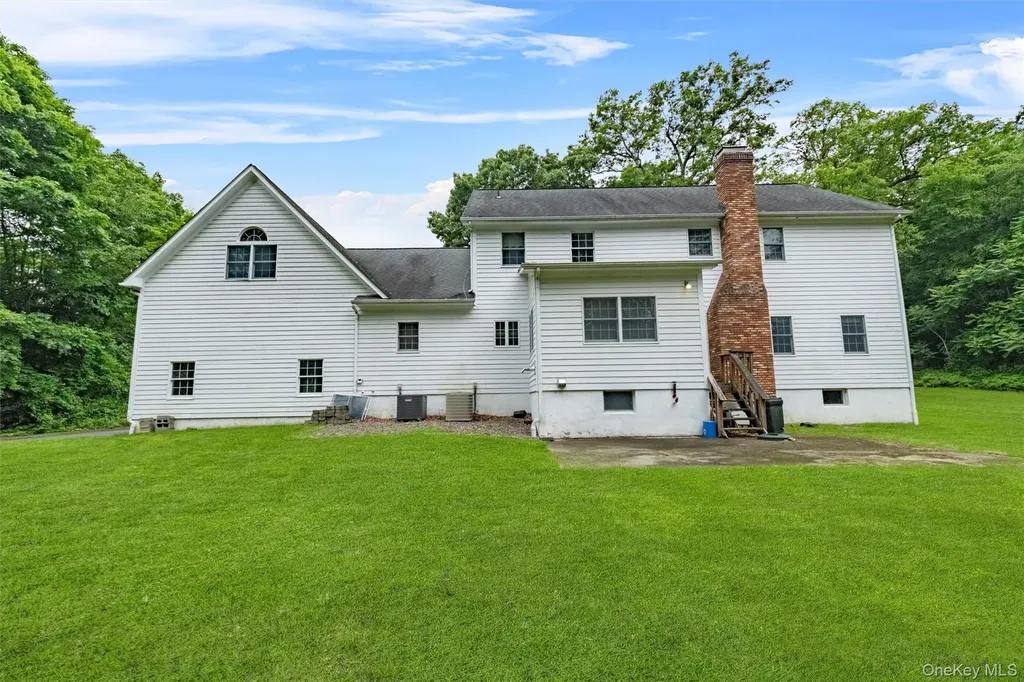 16 Apple Summit Lane Lagrangeville NY 12540
