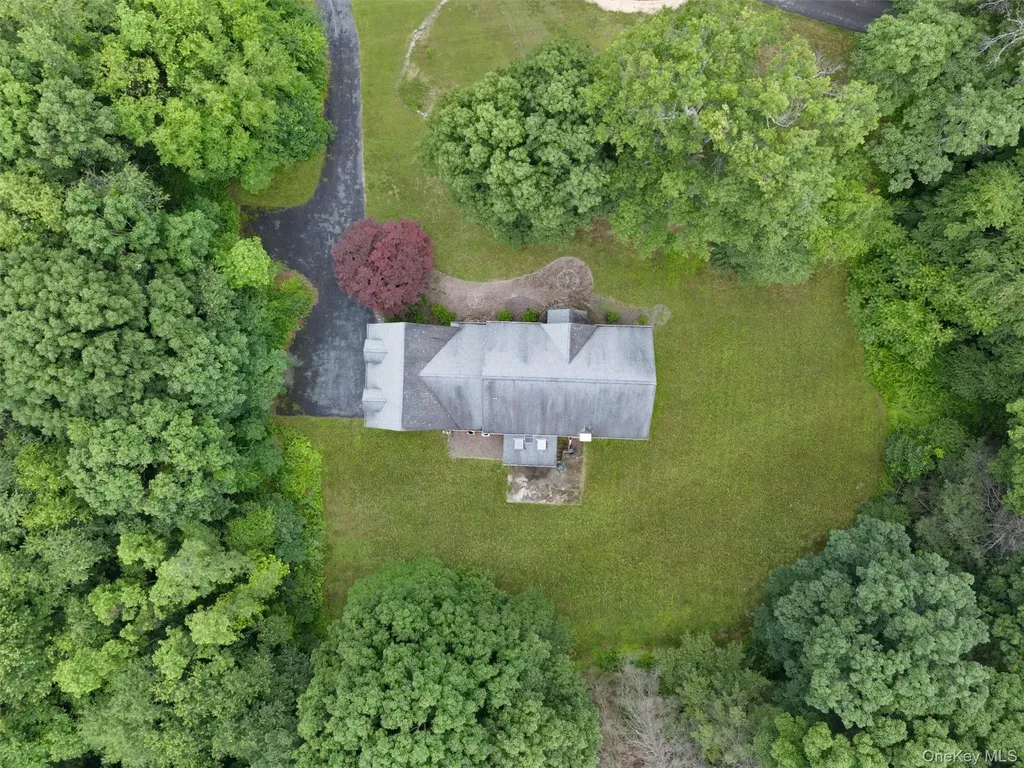 16 Apple Summit Lane Lagrangeville NY 12540