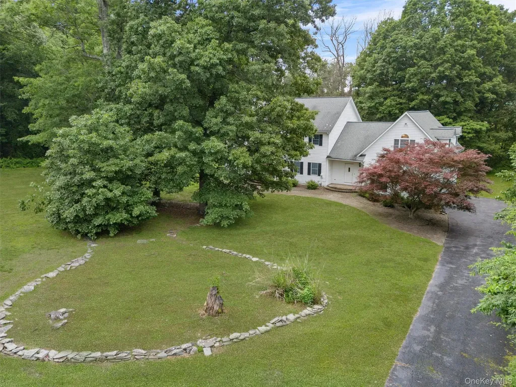 16 Apple Summit Lane Lagrangeville NY 12540