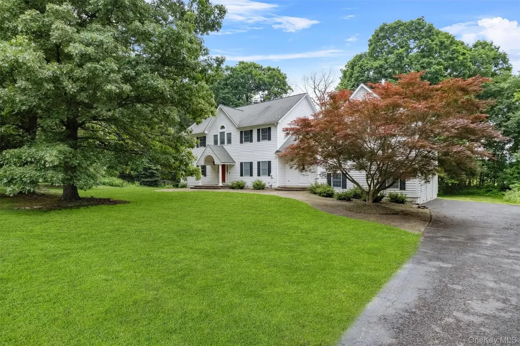16 Apple Summit Lane Lagrangeville NY 12540