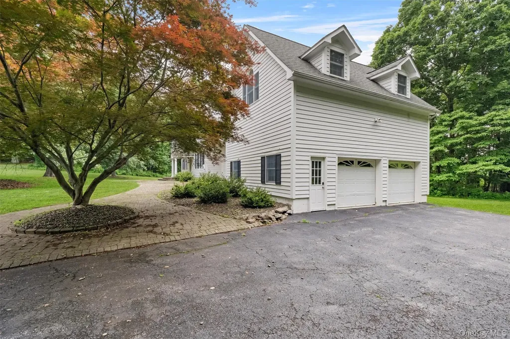 16 Apple Summit Lane Lagrangeville NY 12540