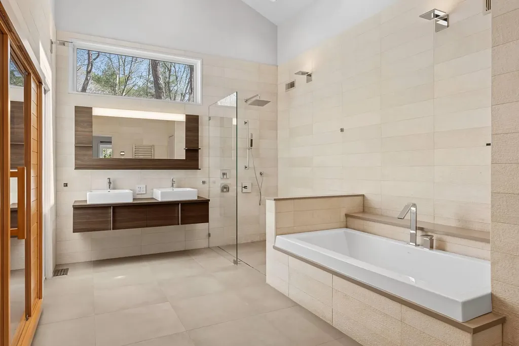 21 Quarter Court Westhampton NY 11977