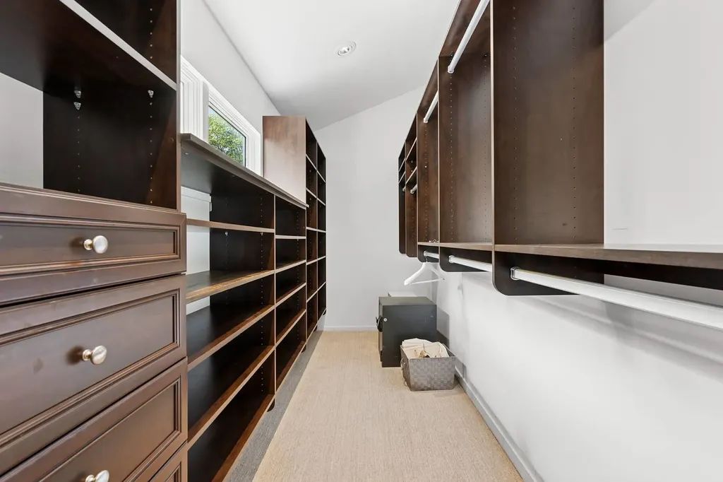 21 Quarter Court Westhampton NY 11977