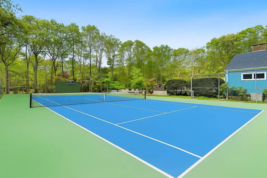 21 Quarter Court Westhampton NY 11977